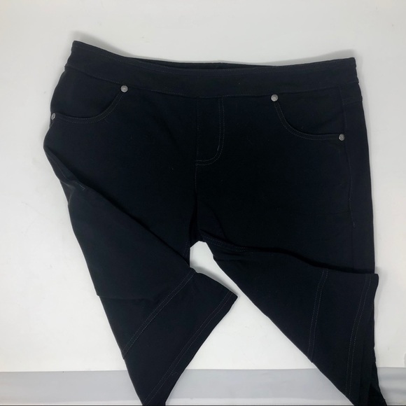 Sold! Athleta | Bettona Bermuda Shorts - Picture 5 of 7